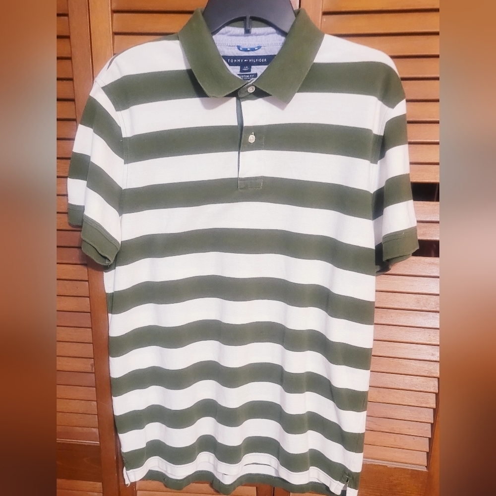 Tommy Hilfiger Vintage Olive Green and White Polo Shirt. Mens Size Mediun